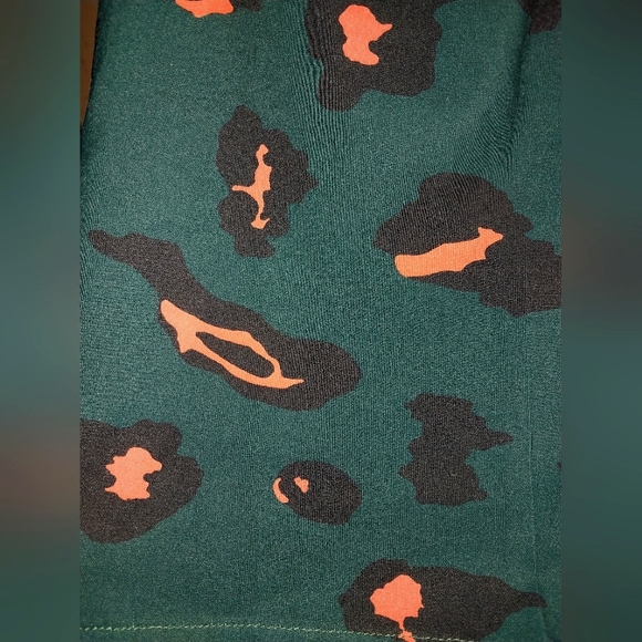 Romantic Hut, Oversized Teal&Coral Cheetah Tank - Picture 6 of 6